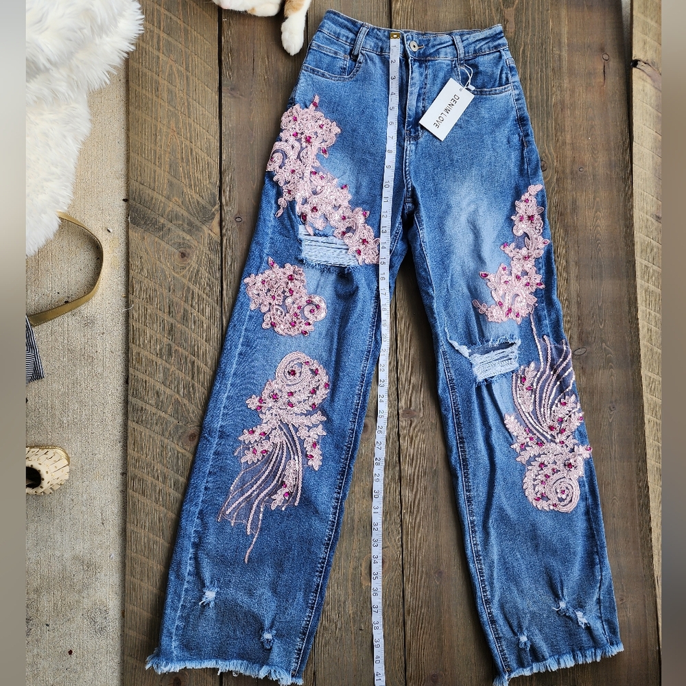 Nwt Denim Love Boutique Embellished Blue Jeans with Pink Floral Design 😍 Sz 4/5 - Picture 8 of 12